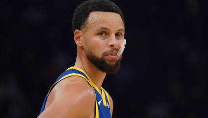 开云下载-库里：我有时不得不尝试更具侵略性的投篮 巴特勒留下巨大空缺