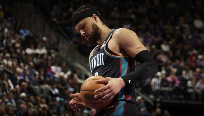 开云体育官网-16中3&amp;三分7中0得10分！奥特：我们换防坎宁安对他进行持球压迫