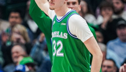 开云体育网址-下一个詹皇真来了？弗拉格脚踝90度扭曲毫发无损 轰27+5献关键球