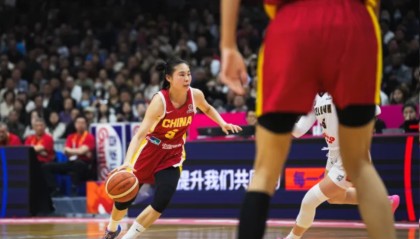 开云体育网址-输15分！女篮功勋0分5失误却被原谅，球迷：这队友欧文来了都没用