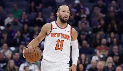 开云官网-Shams：布伦森因右脚踝扭伤将缺席对阵勇士的比赛